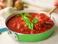 Рецепта Доматен сос за спагети с риган и босилек